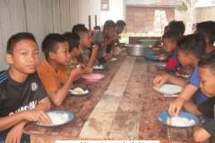 Makan dan kerjabakti (1)